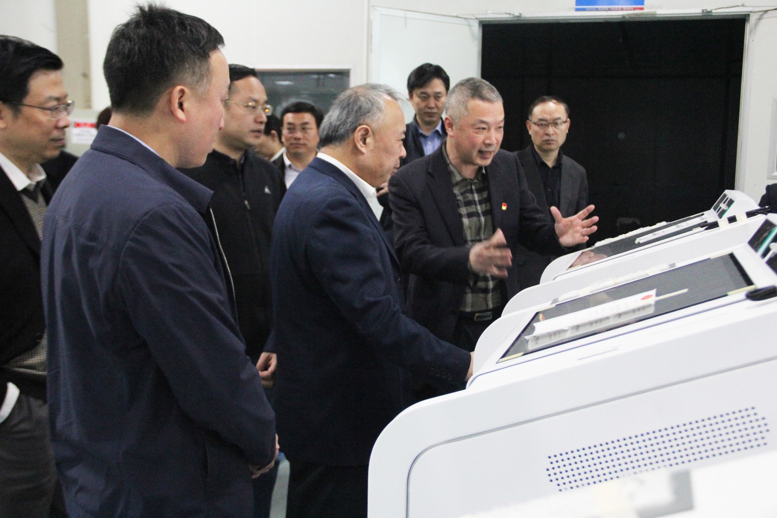 中國電子總經理、黨組副書記張冬辰一行調研長城金融工業(yè)云智能制造試點示范工作
