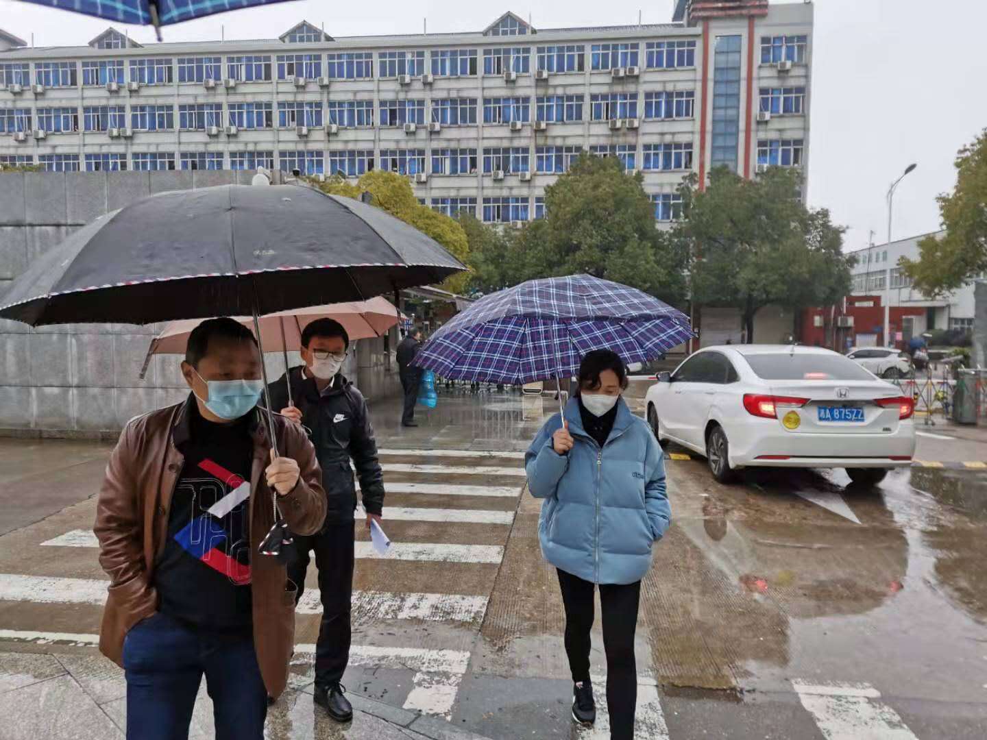 駐企聯(lián)絡(luò)員助力復(fù)工復(fù)產(chǎn)，雪中送炭暖人心
